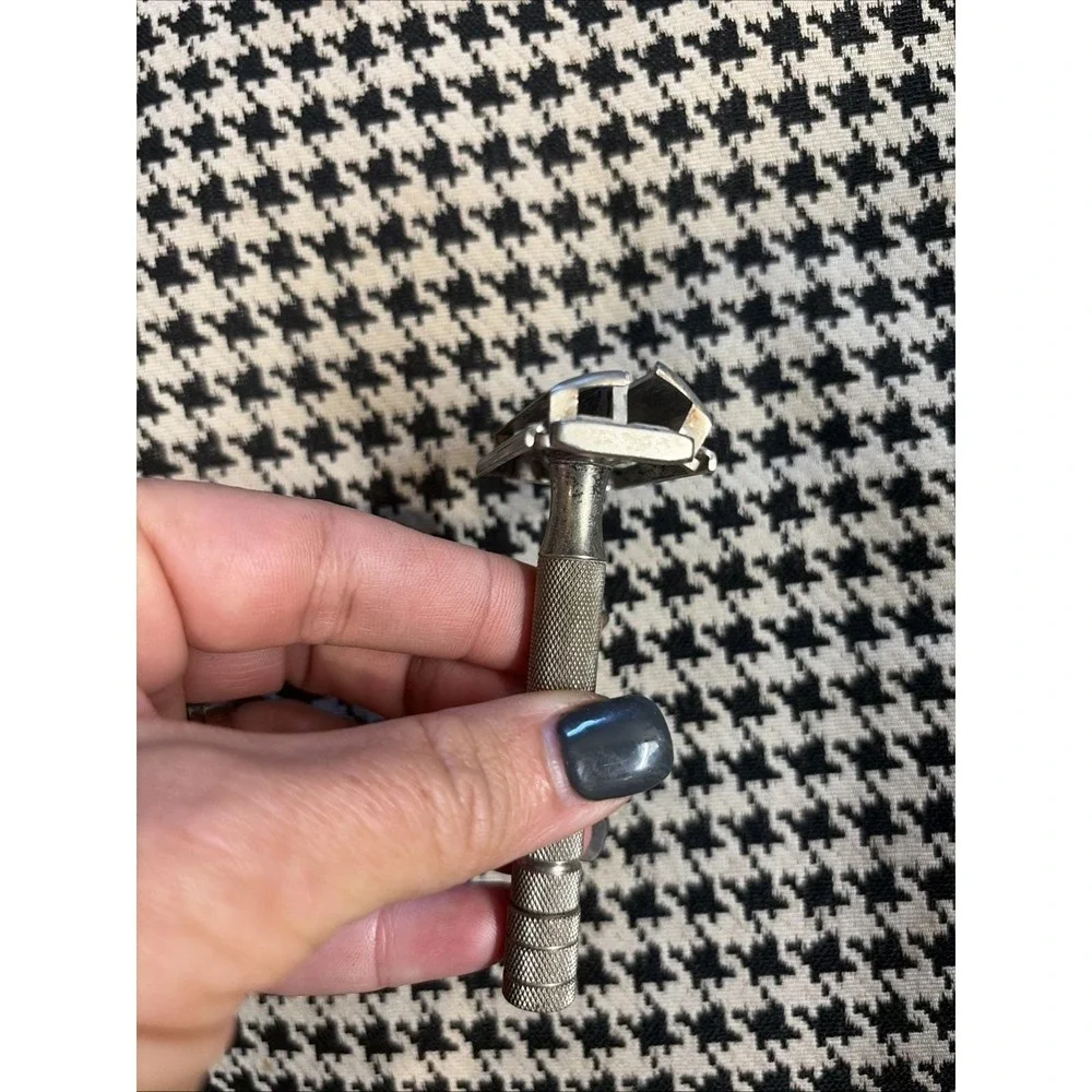 Vintage Gillette Regus Double Edge‎ Razor Shave Silver Tone Made in the USA